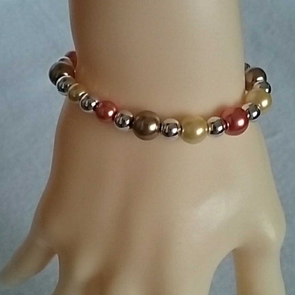Womens beige, coral, and gold beaded stretch bracelet